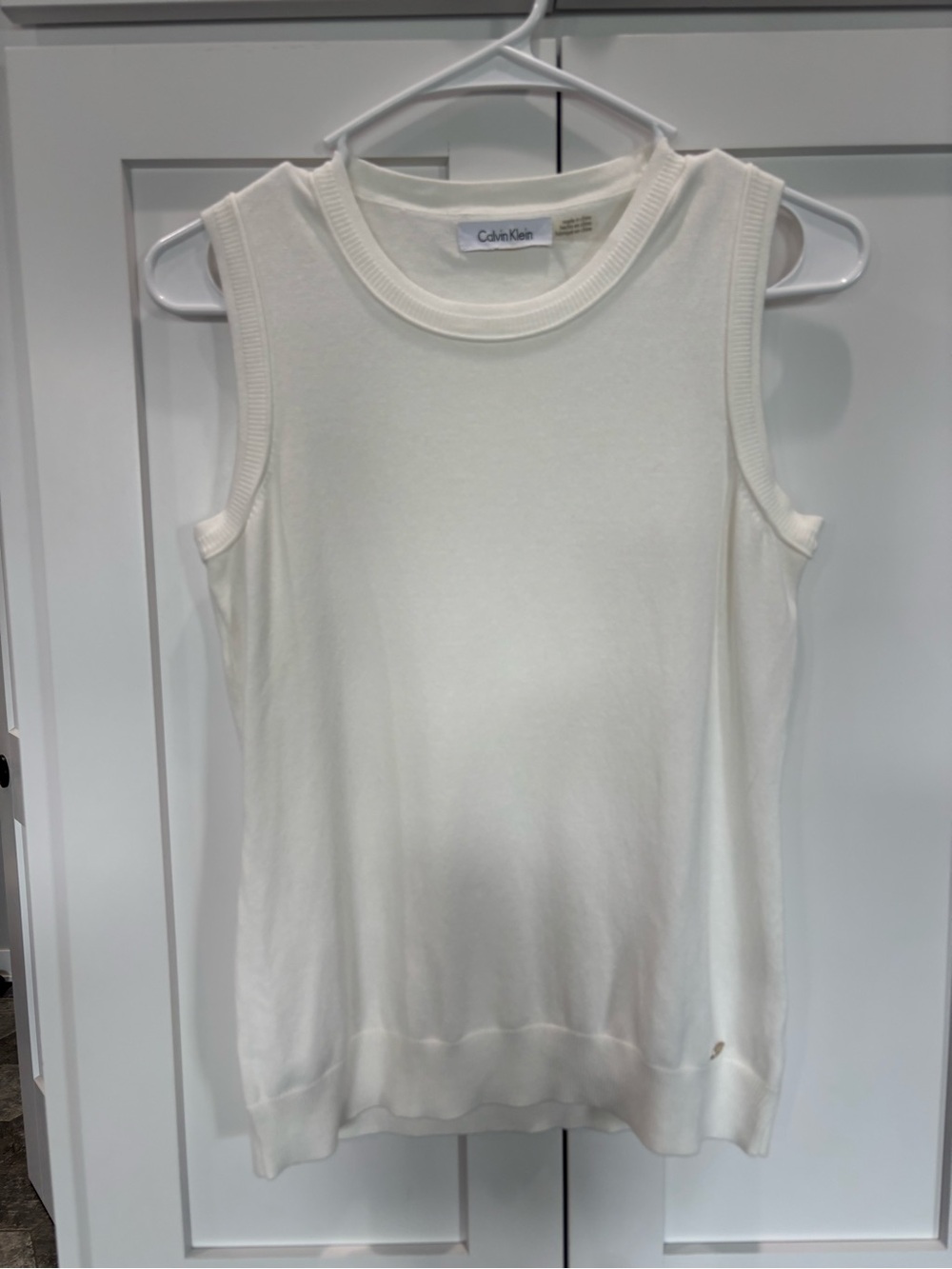 💚$5 Deals- Calvin Klein Women's Cream Sleeveless Ribbed-Trim Tank